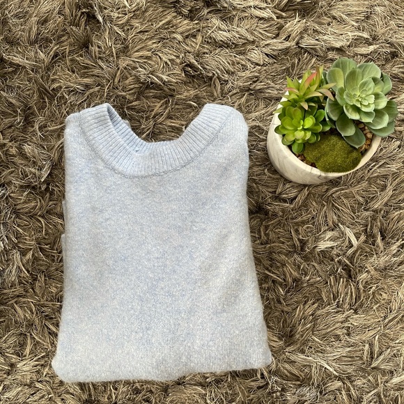 H&M Sweater✨ - Picture 1 of 1